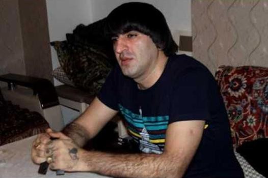 "Etibar özünə bıçaqla xəsarət yetirməyə başladı"