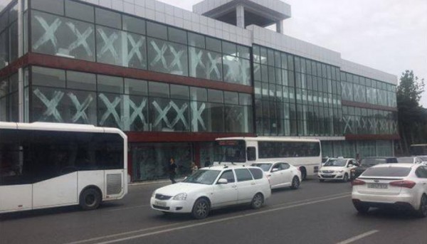 Bakıda nonsens: avtobus dayanacağının yerində obyekt tikdilər - FOTO