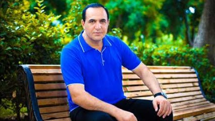 “O qədər qudurmuşam ki, şəhid anasını diz çökdürüm?” – Manaf Ağayev əsəbiləşdi