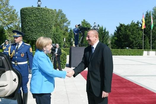 Almaniya Kanslerinin rəsmi qarşılanma mərasimi olub - FOTO