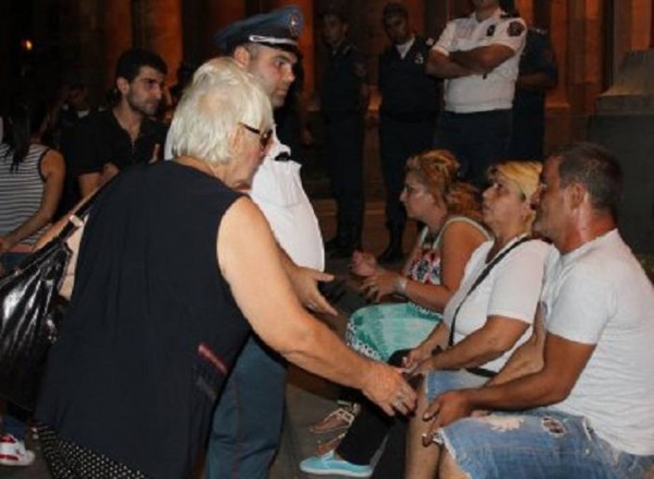 İrəvanda polislə əhali arasında qarşıdurma olub