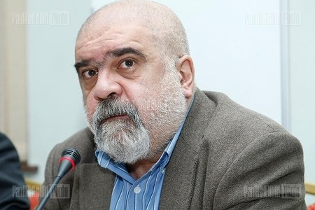 “Facebook” qəhrəmanları hələ anlamır ki, Moskva indi xəbərdarlıq edir..” - Aleksandr İsgəndəryan