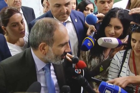 Paşinyan Köçəryana cavab verdi: “Biz siyasi meyitlərlə mübarizə aparırıq”