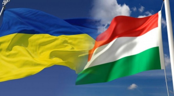 Ukrayna Macarıstan konsulunu ölkədən çıxarır