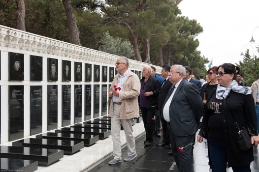 Məşhur rus yazıçı-dramaturqu Yuri Polyakov Bakıdadır