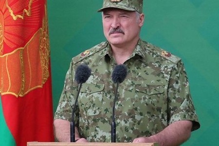 Lukaşenko müharibəyə hazırlıq barədə danışdı