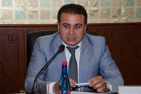 Gəncədə icra başçısının müavini vətəndaşları döyüb