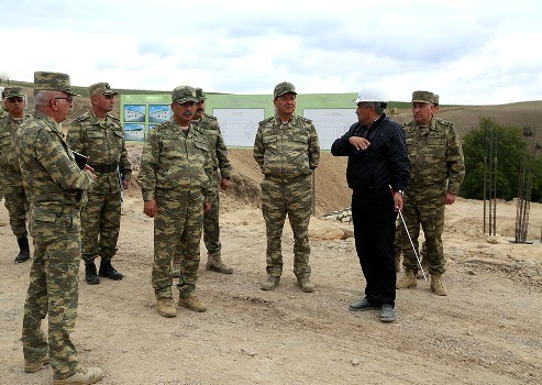 Müdafiə naziri tikilməkdə olan bir sıra hərbi obyektlərə baxış keçirib