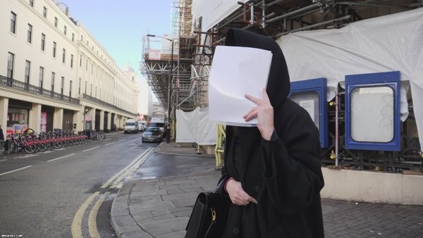 Zamirə Hacıyeva London küçələrində: “Məni tək buraxın” –VİDEO, FOTO