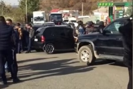 Azərbaycanda yaxalanan erməni diversanta görə Ermənistanda yolu bağladılar