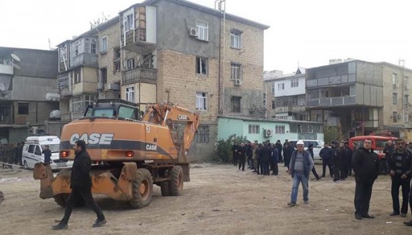 Gəncə icra başçısının müavini: “İki ailə dağıntılar altında qalıb” - VİDEO