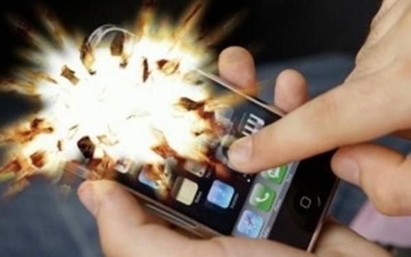 Telefon cibində partladı - Bədəninin 30 faizi yandı