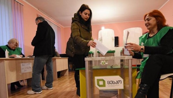 Gürcüstanda prezident seçkilərinin ikinci turu başa çatıb
