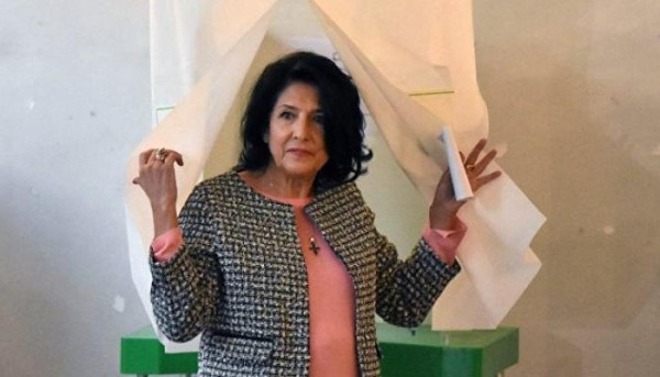 Gürcüstan MSK: Seçici səslərinin 99,7 faizi hesablanıb, Salome Zurabaşvili öndədir