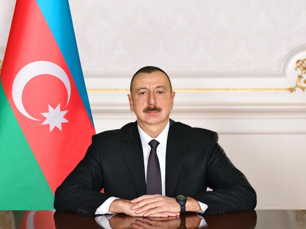 Prezident İlham Əliyev Tahir Salahova telefonla zəng edib