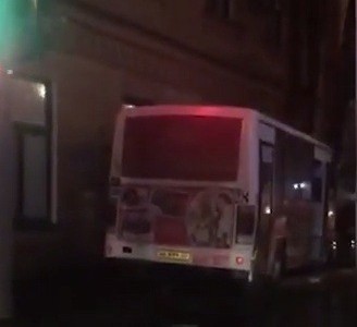 Rusiyada sərnişin avtobusu qəzaya uğrayıb, xəsarət alanlar var