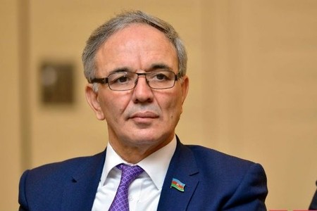 Əflatun Amaşovu hədəfə alanlara sərt cavablar