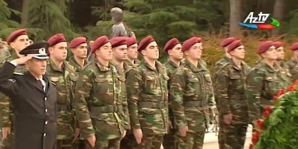 Əsgər Heydər Əliyev babasının məzarını ziyarət etdi (FOTO/VİDEO)