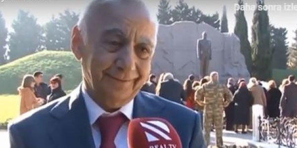 Hacıbala Abutalıbov Heydər Əliyevi şeirlə yad etdi (VİDEO)