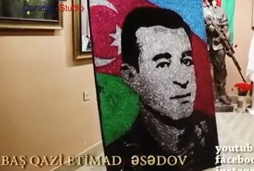 Etimad Əsədovun saniyələrdə hazır olan maraqlı portreti - VİDEO