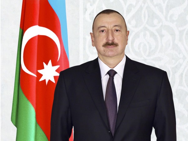 İlham Əliyev Bakı neft emalı zavodundakı açılışda