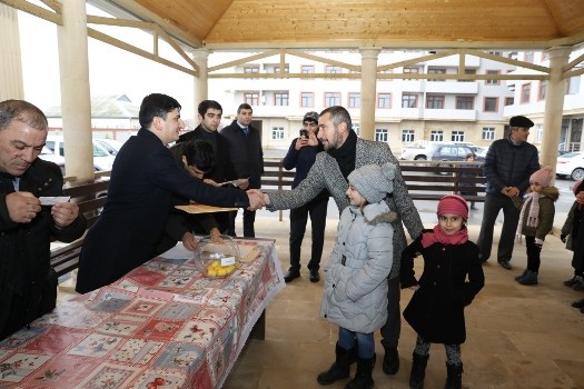 Mehdiabad qəsəbəsində şəhid ailələrinə və Qarabağ müharibəsi əlillərinə yeni mənzillər verilib