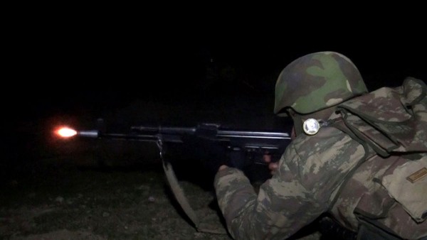 Azərbaycan Ordusunda döyüş atışlı gecə təlimi keçirilib
