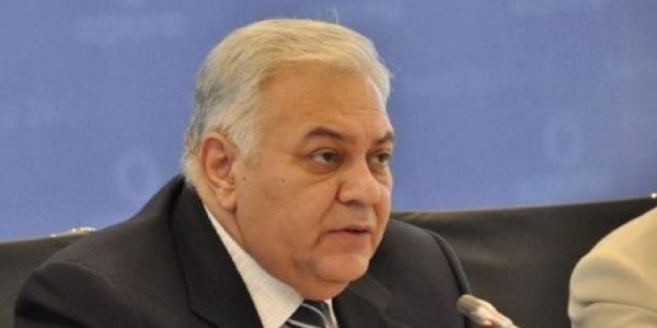 Oqtay Əsədov iki hakimi vəzifəsindən azad etdi
