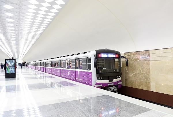 Bu gecə saat 2-yə qədər Bakı metrosuna giriş açıq olacaq