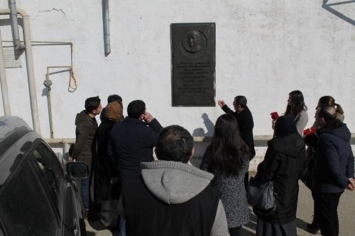 Rəsulzadənin barelyefini bələdiyyə "oğurlayıbmış"