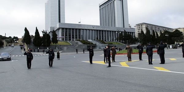 Azərbaycanda 20 Yanvar şəhidlərinin xatirəsi bir dəqiqəlik sükutla yad edilib