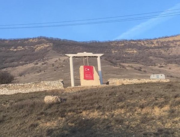 Bir gecənin sirri: Şəhid türk əsgərinə qoyulmuş abidə necə dəyişdirildi? - ARAŞDIRMA
