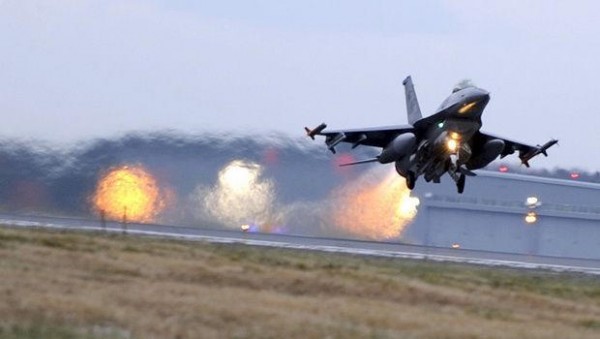 Rusiya bombardmançısının qəzaya düşmə anı – Video