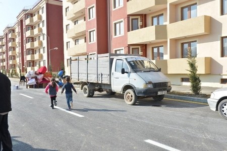 Ümid qəsəbəsi yeni sakinlərini qarşılayır