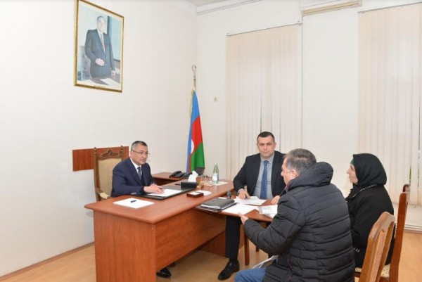 Rövşən Rzayev vətəndaşları dinlədi