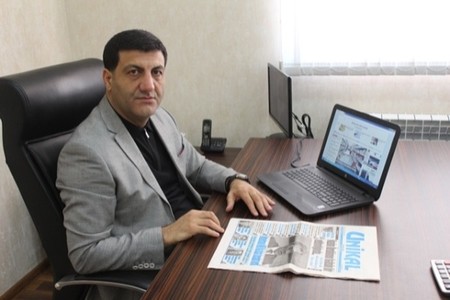 Daha bir baş redaktor qəzetini bağladı