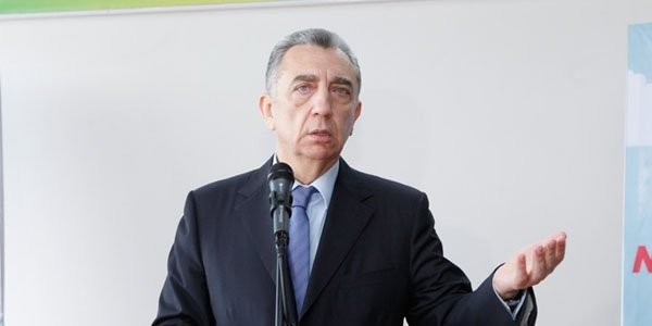 Eldar Əzizov töhmət verdiyi baş direktoru işdən çıxartdı