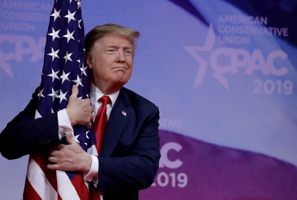 İraqda tikdirdiyimiz 3 milyard dollarlıq baza inanılmazdır, necə qoyub çıxasan? - Donald Tramp