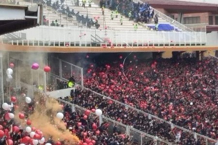 Təbrizdən Azərbaycana daha bir dəstək-onminlərlə azarkeş "Azərbaycan- Qarabağ" dedi