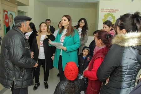 Qənirə Paşayeva Tovuzda seçiciləri ilə görüşüb, qayğıları ilə maraqlanıb