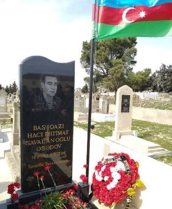 Qarabağ qaziləri Etimad Əsədovun məzarını ziyarət ediblər - FOTOLAR