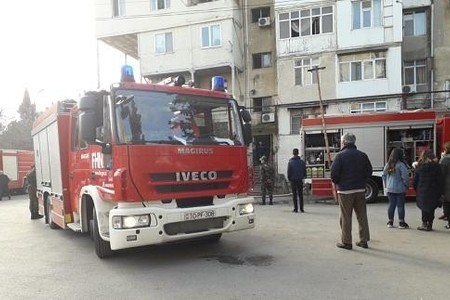 Bakıda binada yanğın: ölənlər var