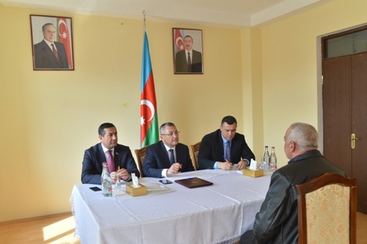 Dövlət Komitəsinin sədri Yevlaxda vətəndaşları qəbul edib