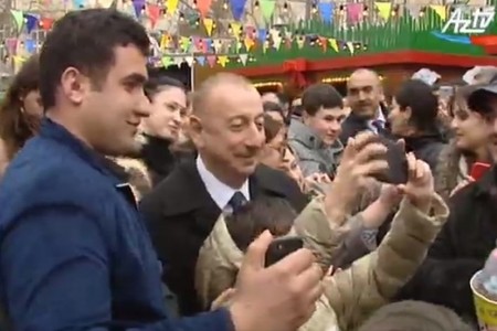 Prezident İlham Əliyev və xanımı "Tarqovı"da sakinlərin arasında