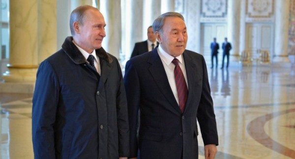 Nazarbayev istefasını Putinlə müzakirə edib