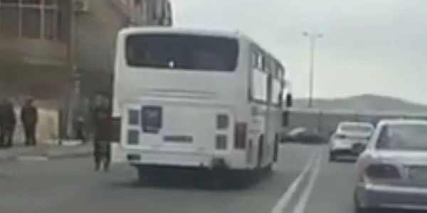 Bakıda avtobus qarşı zolağa çıxaraq ölüm saçdı (VİDEO)