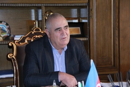 Qardaşı oğlu “Şərurlu İsfəndiyar”ı məhkəməyə verdi