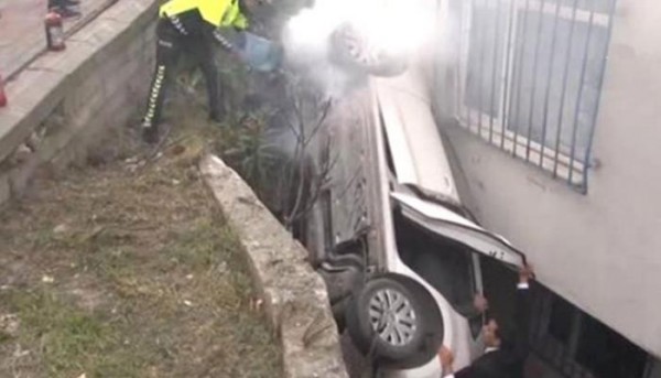 Ərdoğanın səs verəcəyi məktəbin yanında qəza, yaralılar var