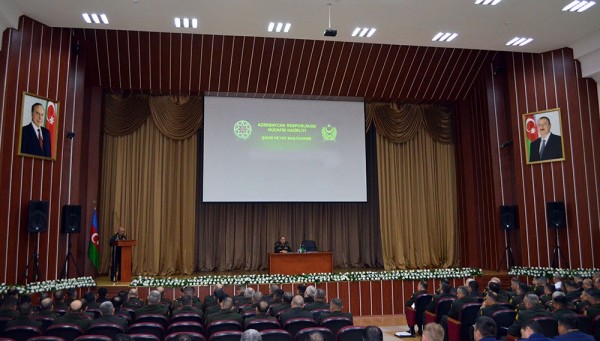 Azərbaycan Ordusu komandirlərinin toplantısı keçirilib