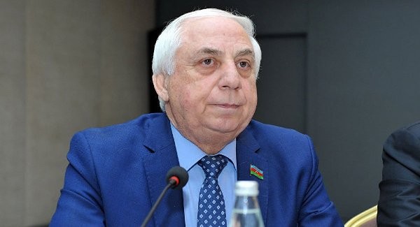 "25 ildir parlamentdəyəm və başımın üstündə Quran var" - Hadi Rəcəbli